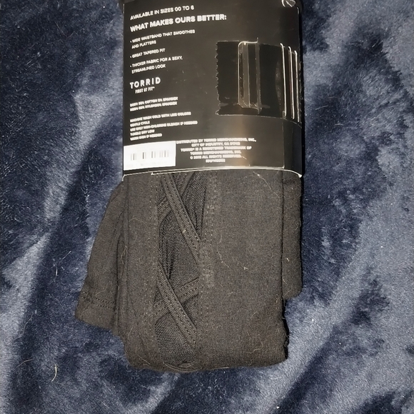 NWT Torrid Black Lattice Mesh Premium Legging- Size 1X - Picture 4 of 4